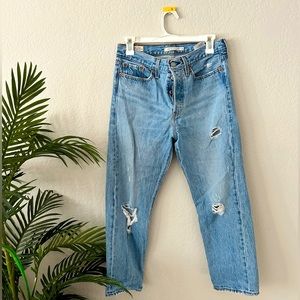 Levi’s wedgie distressed jeans size 28